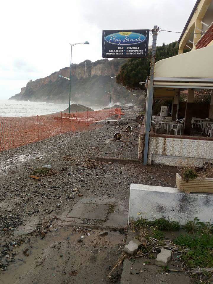 Mareggiate distruttive sul Tirreno