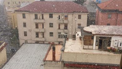 Fiocchi di neve a Catanzaro, a Cosenza e bufere sui monti