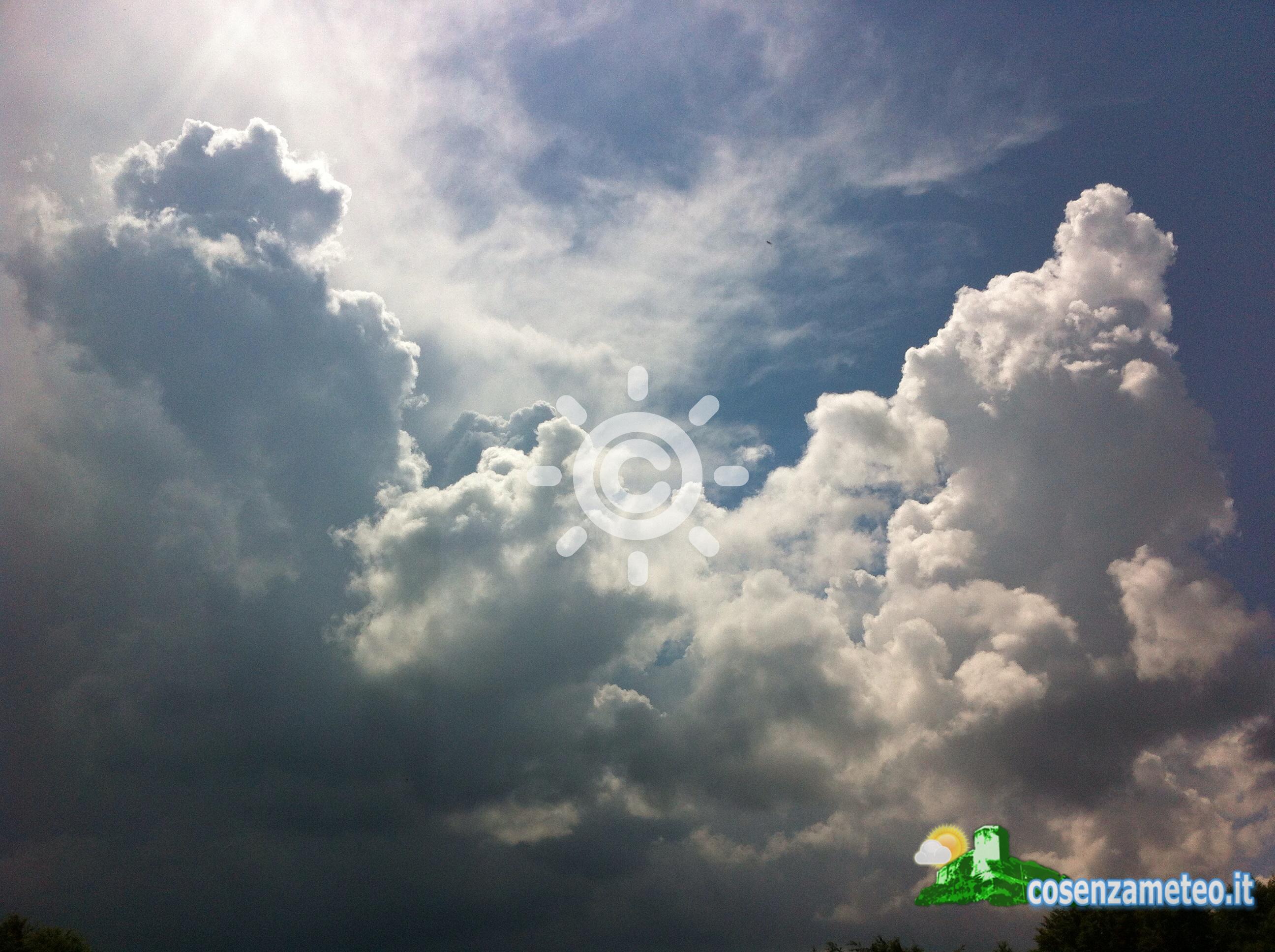 meteo di domenica e lunedì: locale instabilità sui rilievi, calo termico da lunedì